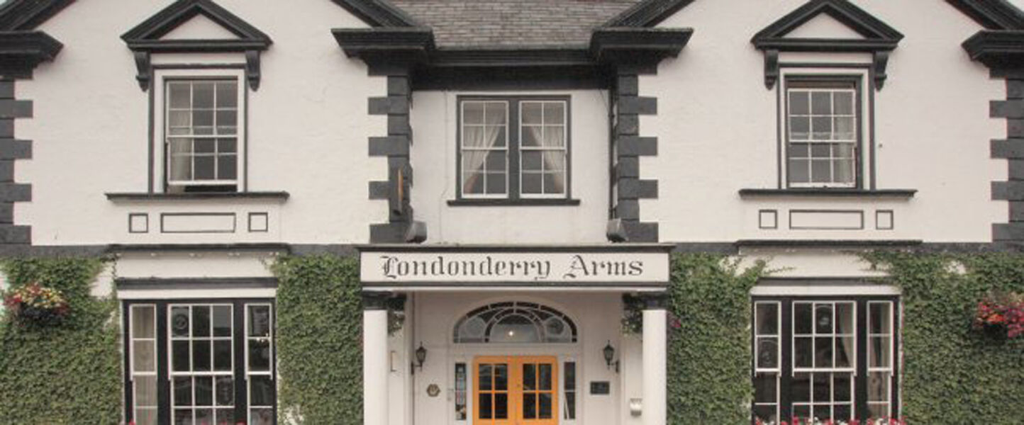 Londonderry Arms Hotel คาร์นโลห์ ภายนอก รูปภาพ