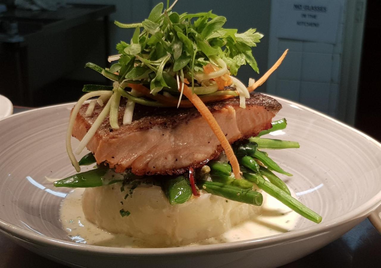 Londonderry Arms Hotel คาร์นโลห์ ภายนอก รูปภาพ